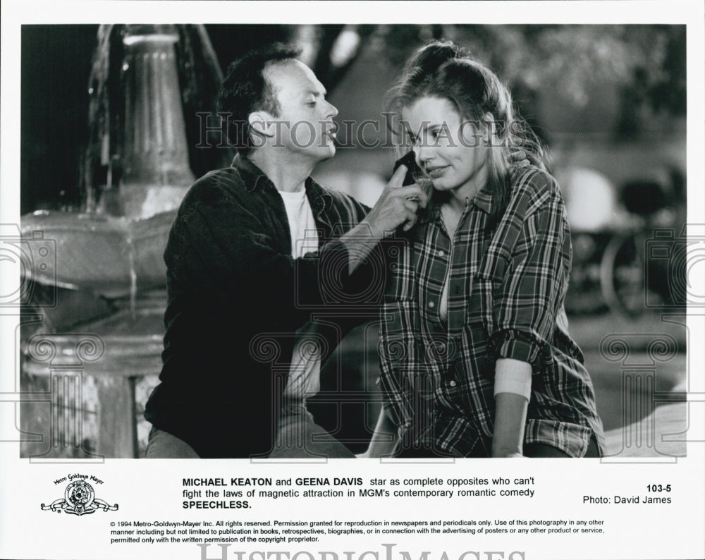 1994 Press Photo Actor Michael Keaton, Geena Davis in "Speechless" Film - Historic Images