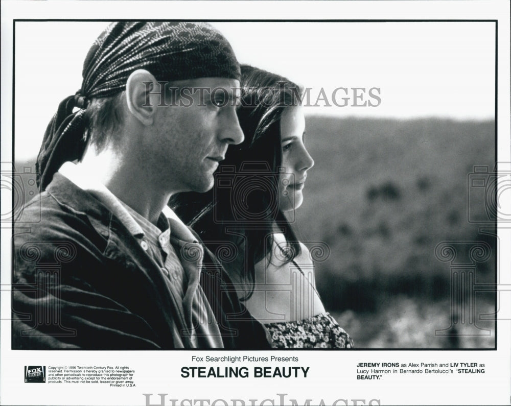 1996 Press Photo Jeremy Irons &amp; Liv Tyler in &quot;Stealing Beauty&quot; - Historic Images