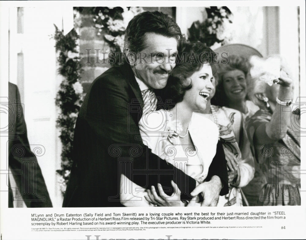 1989 Press Photo Tom Skerritt & Sally Field in "Steel Magnolias" - Historic Images