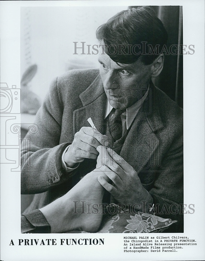 1984 Press Photo actor Michael Palin as Gilbert Chilvers in &quot;A Private Function&quot; - Historic Images