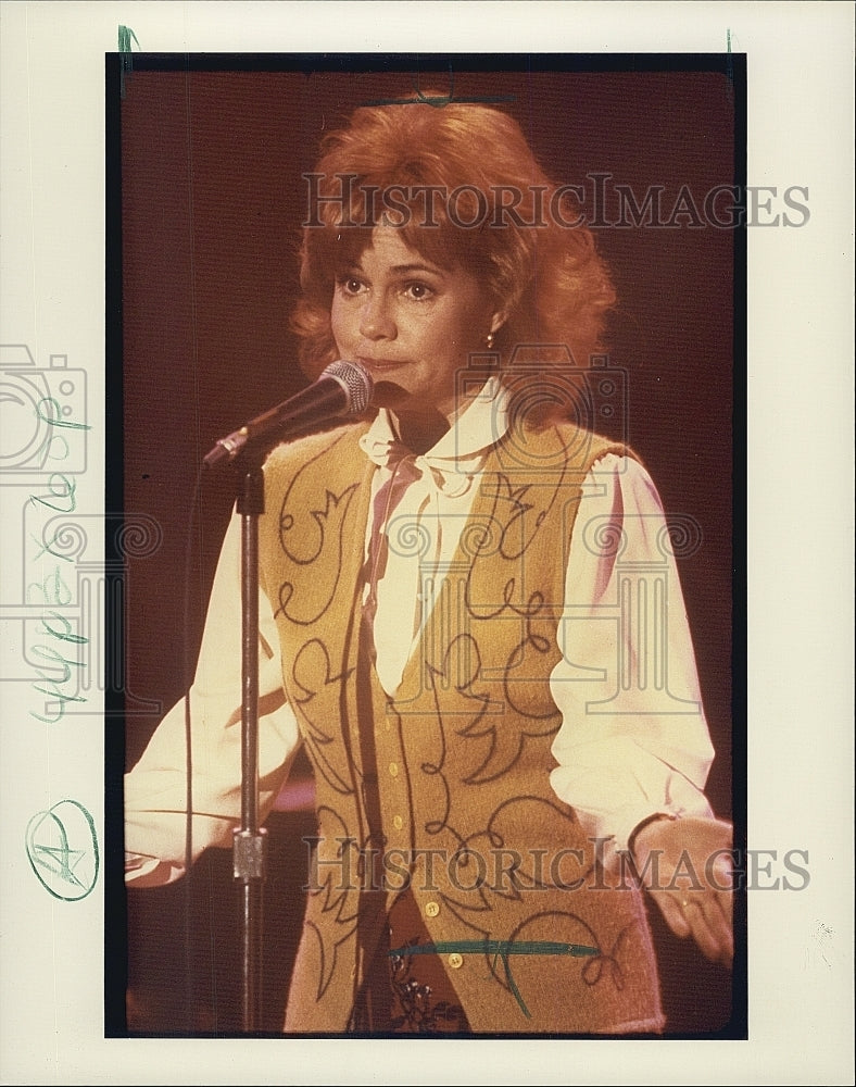 1988 Press Photo Actress Sally Field in &quot;Punchline&quot; Film - Historic Images