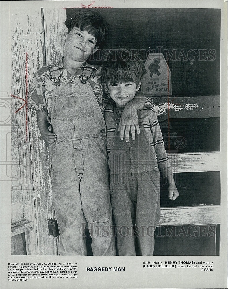 1981 Press Photo Henry Thomas &amp; Carey Hollis Jr in &quot;Raggedy Man&quot; - Historic Images