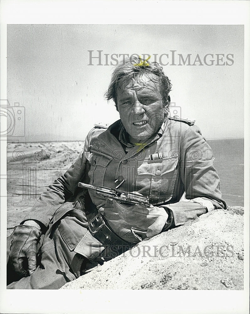 1971 Press Photo Richard Burton in "Raid on Rommel" - Historic Images