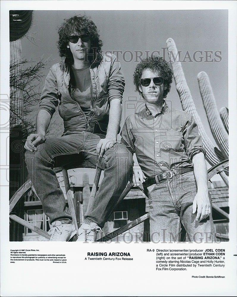 1987 Press Photo Directors/producers Joel &amp; Ethan Coen on set &quot;Raising Arizona&quot; - Historic Images