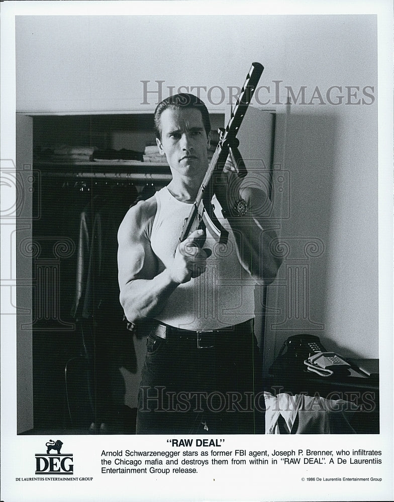 1986 Press Photo Arnold Schwarzenegger in "Raw Deal" - Historic Images