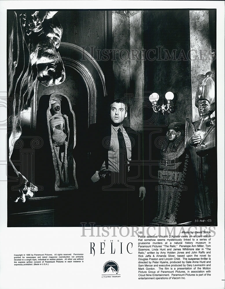 1996 Press Photo Tom Sizemore in &quot;The Relic&quot; - Historic Images