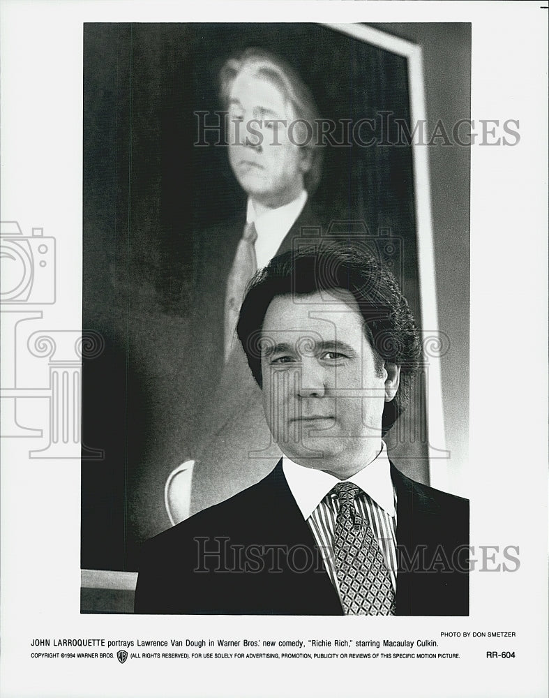 1994 Press Photo John Larroquette in &quot;Richie Rich&quot; - Historic Images