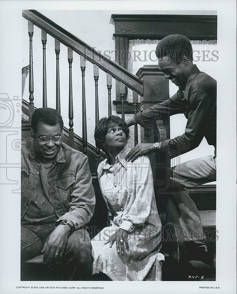 1976 Press Photo Unknown Movie From Cine Artists Pictures Corp - Historic Images