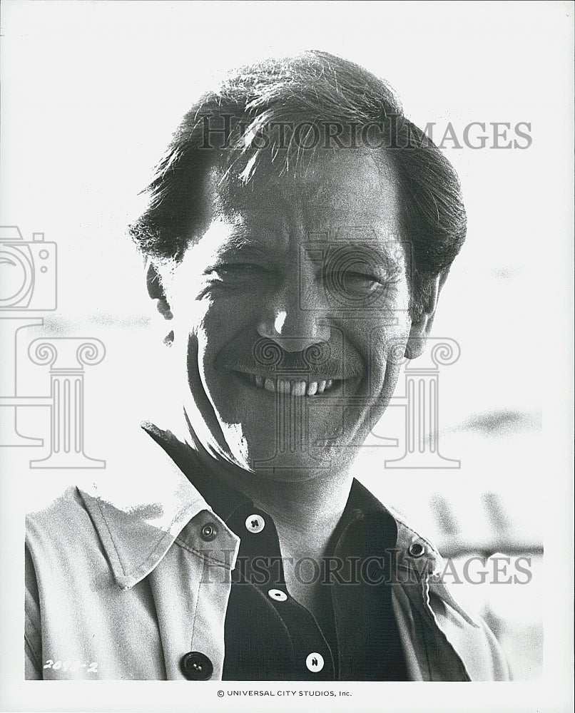 1977 Press Photo George Segal stars in "Rollercoaster" - Historic Images