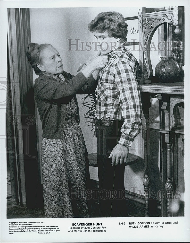 1979 Press Photo Ruth Gordon &amp; Willie Aames star in &quot;Scavenger Hunt&quot; - Historic Images