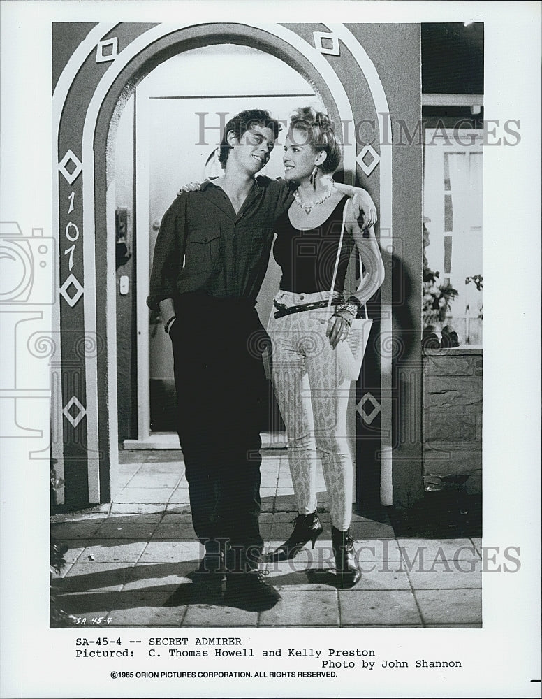 1985 Press Photo C. Thomas Howell & Kelly Preston star in "Secret Admirer" - Historic Images