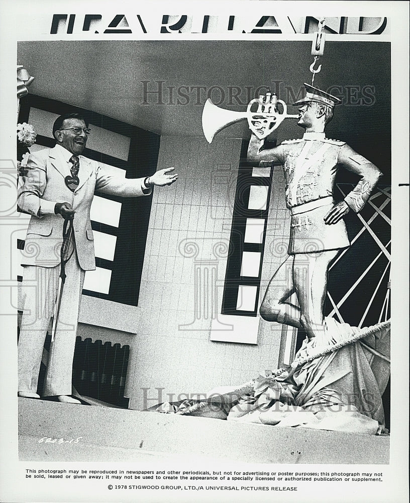 1978 Press Photo George Burns stars in "Sgt. Pepper's Lonely Hearts Club Band" - Historic Images