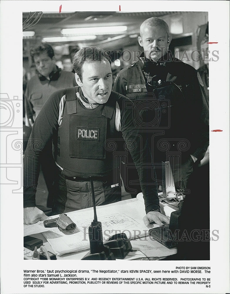 1998 Press Photo Kevin Spacey and David Morse in "The Negotiator" - Historic Images