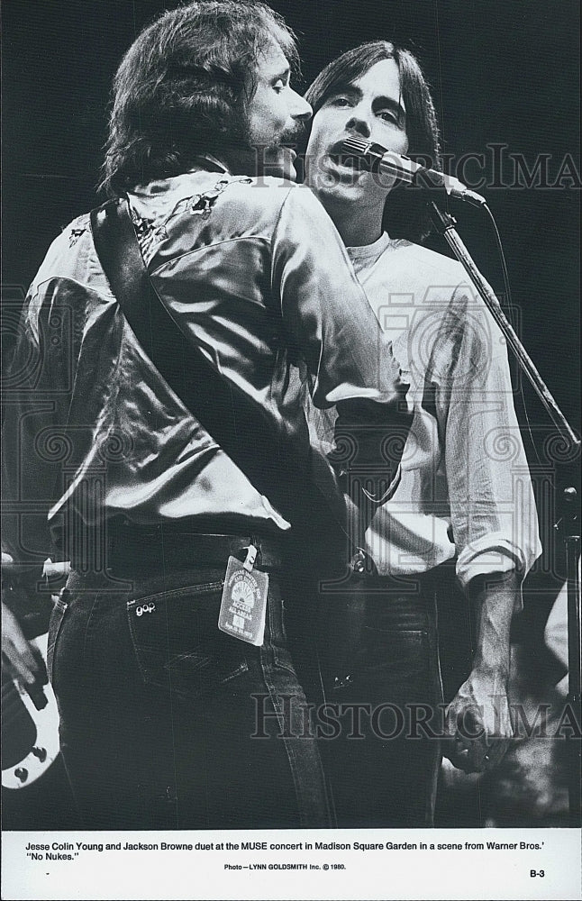 1980 Press Photo Jesse Colin Young and Jackson Browne in "No Nukes" - Historic Images