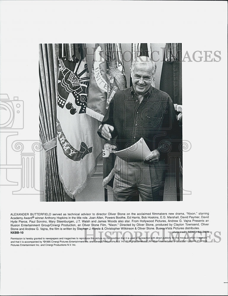 1995 Press Photo Alexander Butterfield, technical advisor on set of "Nixon" - Historic Images