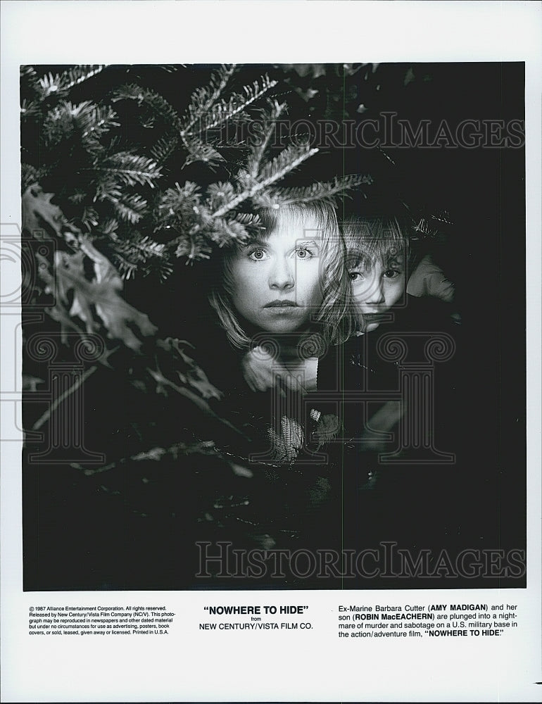 1987 Press Photo Actor Amy Madigan, Robin MacEachern in "Nowhere To Hide" - Historic Images