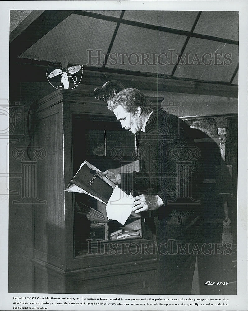 1974 Press Photo Jon Voight in "The Odessa File" - Historic Images
