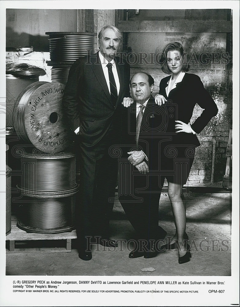 1991 Press Photo Gregory Peck and Danny DeVito in "Other People's Money" - Historic Images