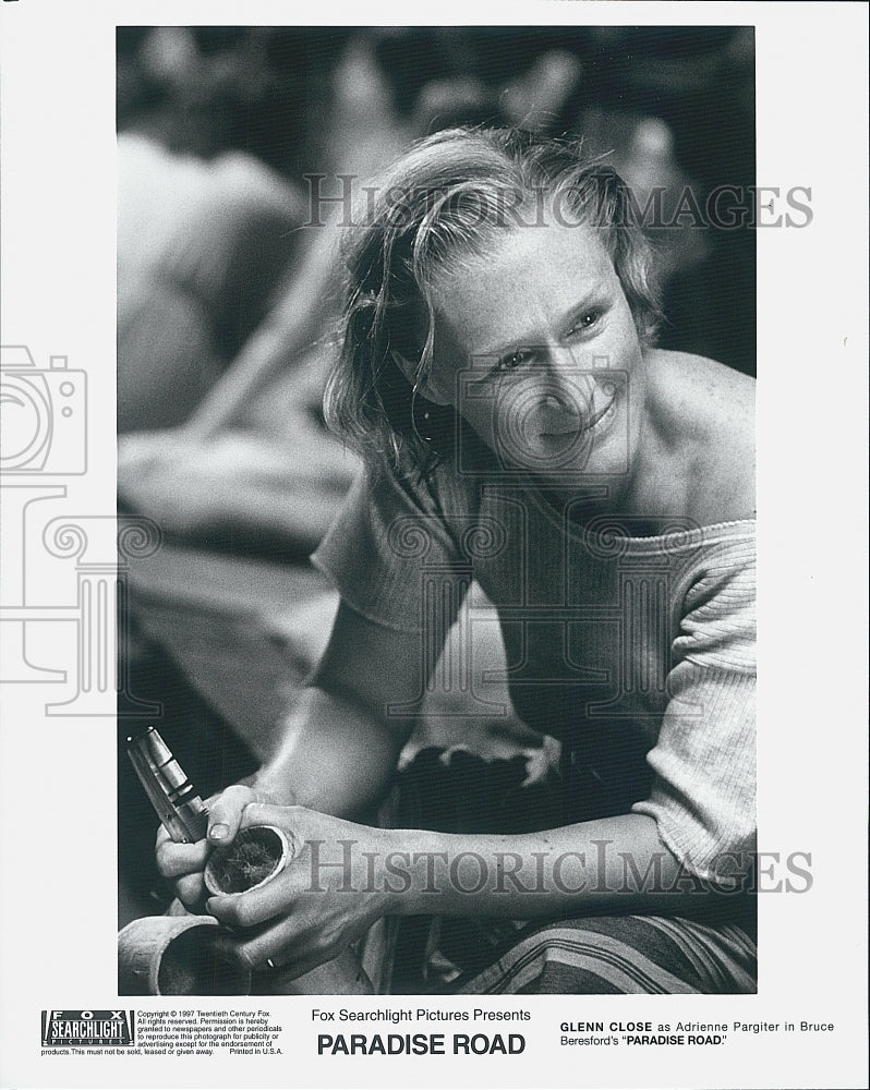 1997 Press Photo Glenn Close in &quot;Paradise Road&quot; - Historic Images