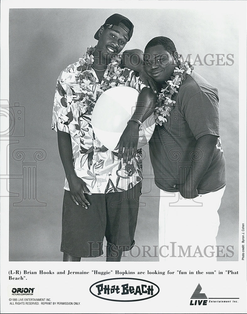 1995 Press Photo Brian Hooks and Jermaine &quot;Huggie&quot; Hopkins Star In &quot;Pfat Beach&quot; - Historic Images