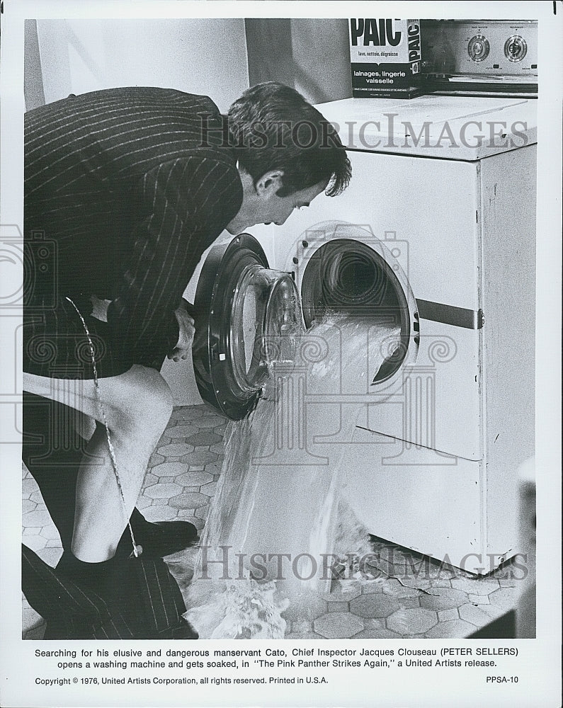 1976 Press Photo Peter Sellers &quot;The Pink Panther Strikes Again&quot; Television - Historic Images