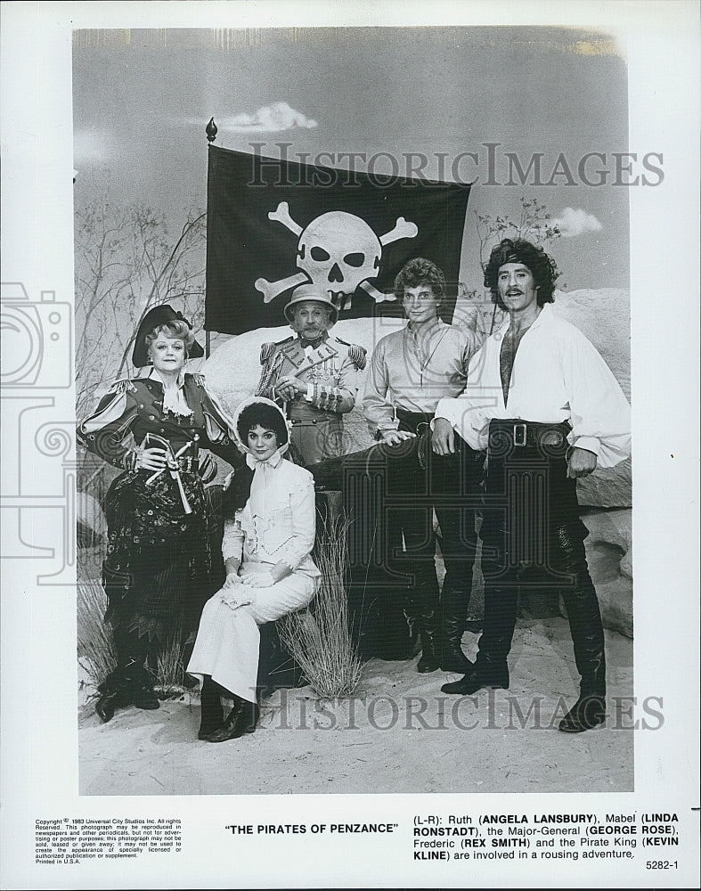 1983 Press Photo Angela Lansbury, Linda Ronstadt in "The Pirates of Penzance" - Historic Images