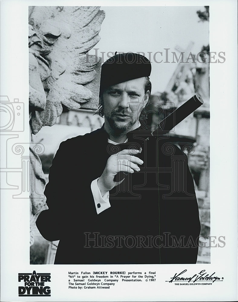 1987 Press Photo Actor Mickey Rourke in &quot;A Prayer for the Dying&quot; Film - Historic Images