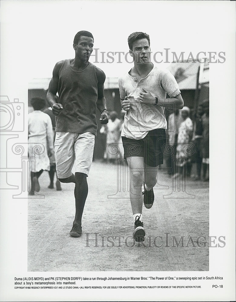 1992 Press Photo Actor Alois Moyo, Stephen Dorff in "The Power of One" Film - Historic Images