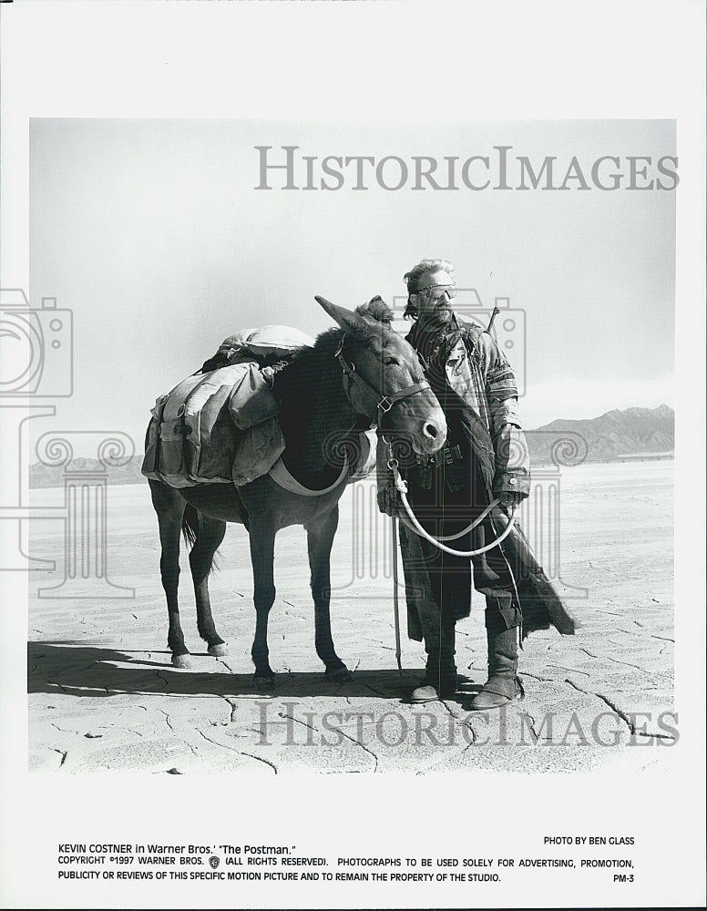 1997 Press Photo Kevin Costner Directs and Stars in &quot;The Postman&quot; - DFPG66057 - Historic Images