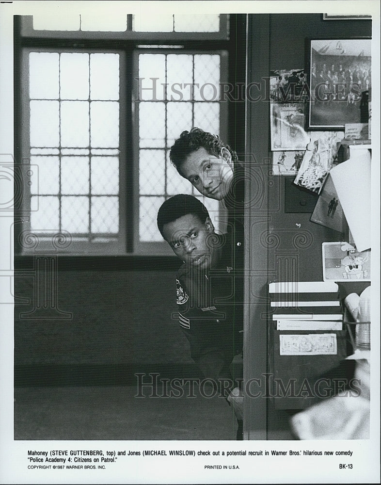 1987 Press Photo Steve Guttenberg and Michael Winslow in "Police Academy 4: - Historic Images