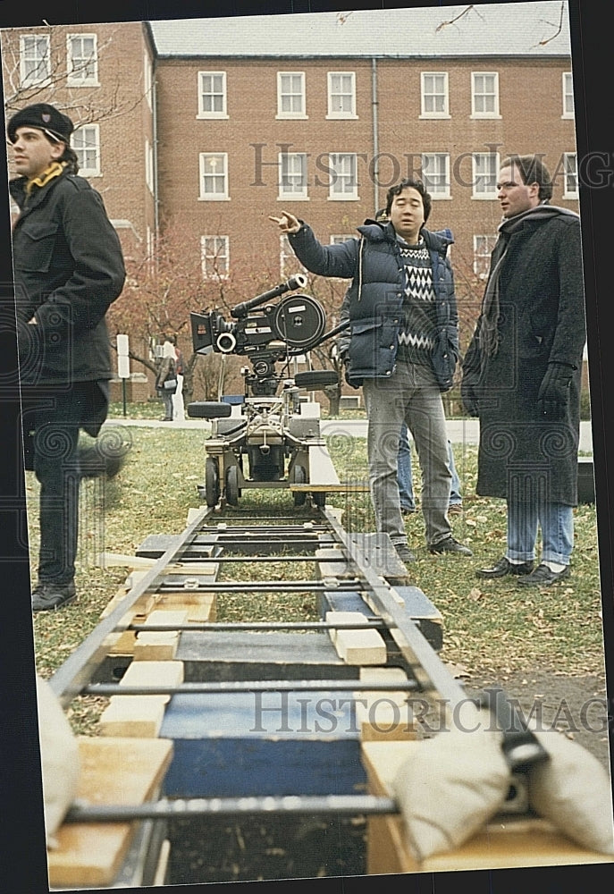 Press Photo Douglas Schultz & Michael Goi Discuss Camera Positions - Historic Images