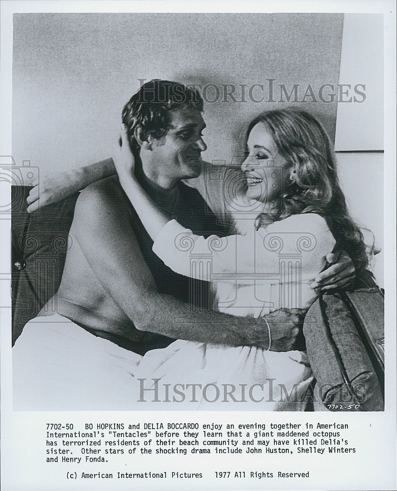 1977 Press Photo Actors Bo Hopkins and Delia Boccardo in &quot;Tentacles&quot; - Historic Images