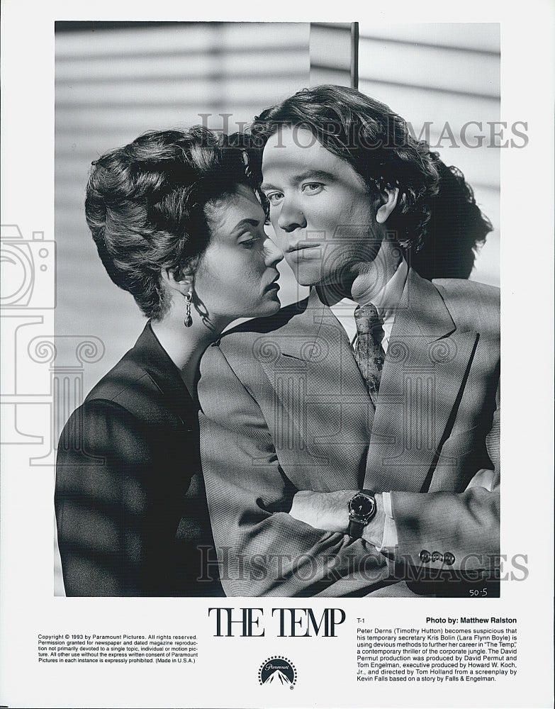 1993 Press Photo Actors Timothy Hutton and Lara Flynn Boyle in "The Temp" - Historic Images