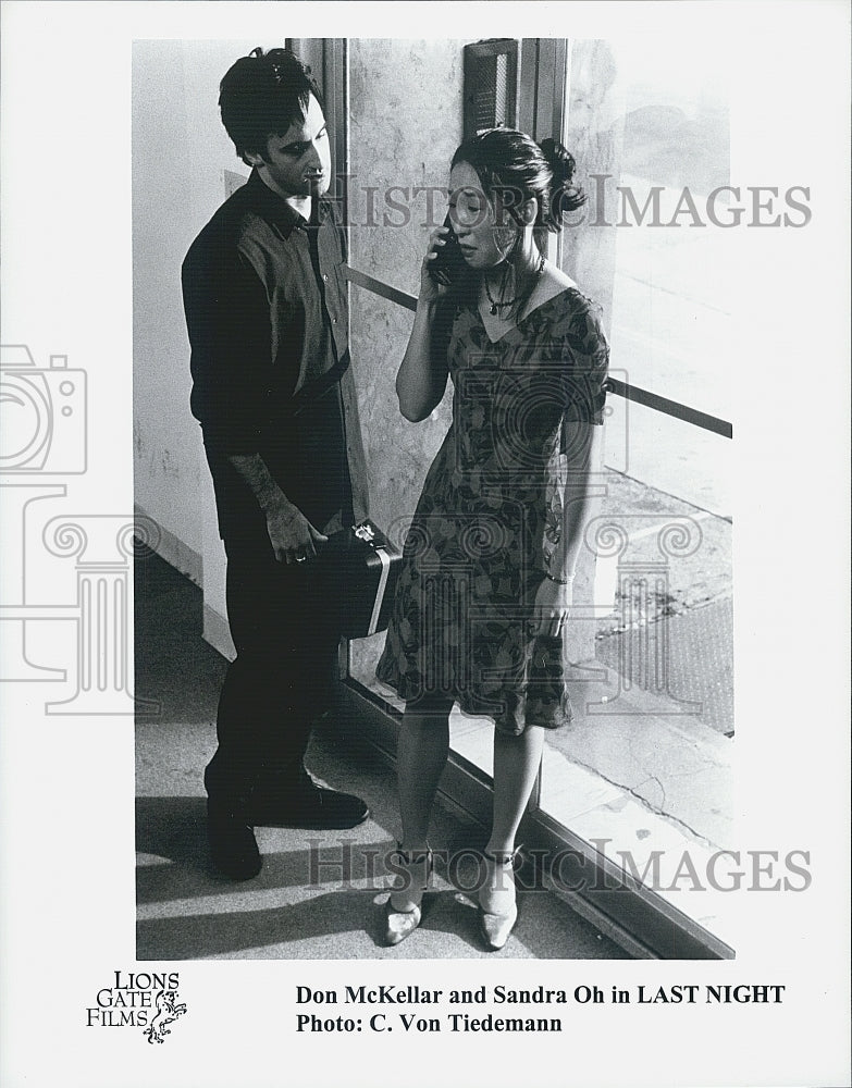 Press Photo Don McKellar and Sandra Oh in "Last Night" - Historic Images