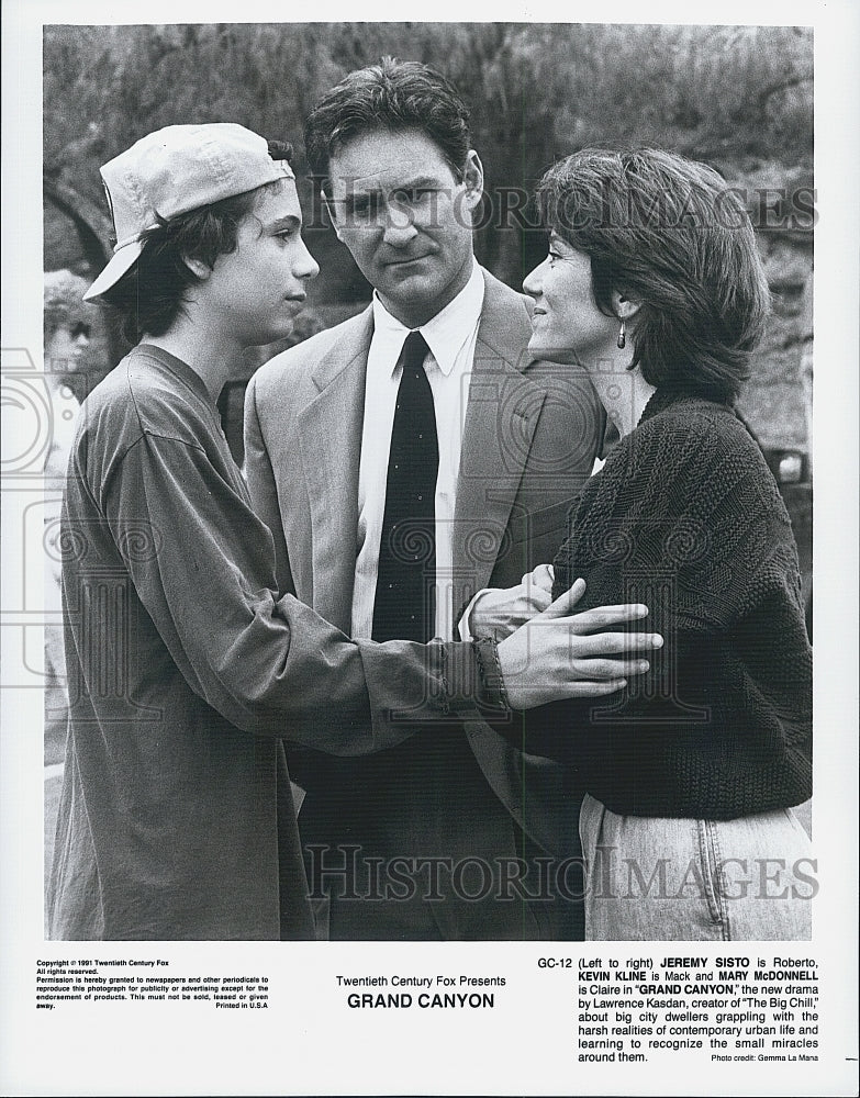 1991 Press Photo J. Sisto, Kevin Kline, Mary McDonnell &quot;Grand Canyon&quot; - Historic Images