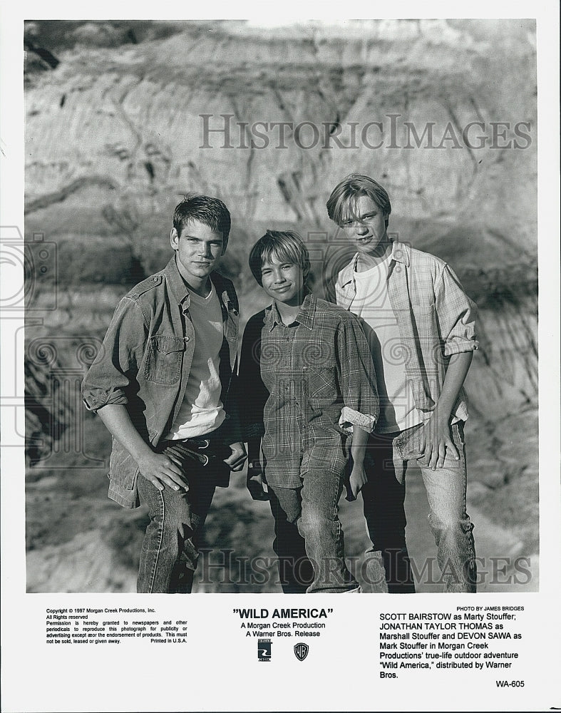 1997 Press Photo Actors Scott Bairstow And Jonathan Taylor Thomas
"Wild America" - Historic Images