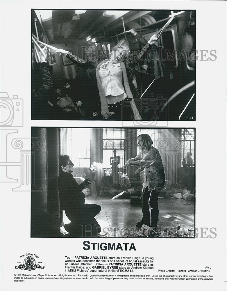 1999 Press Photo Patricia Arquette And Gabriel Byrne In "Stigmata" - Historic Images