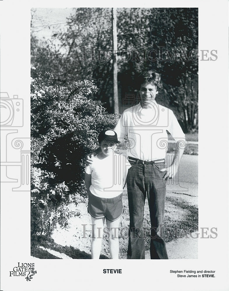 2002 Press Photo Stephen Fielding &amp; Director Steve James In Stevie - Historic Images