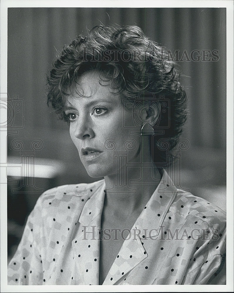 Press Photo An actress in a business suit in a film - Historic Images