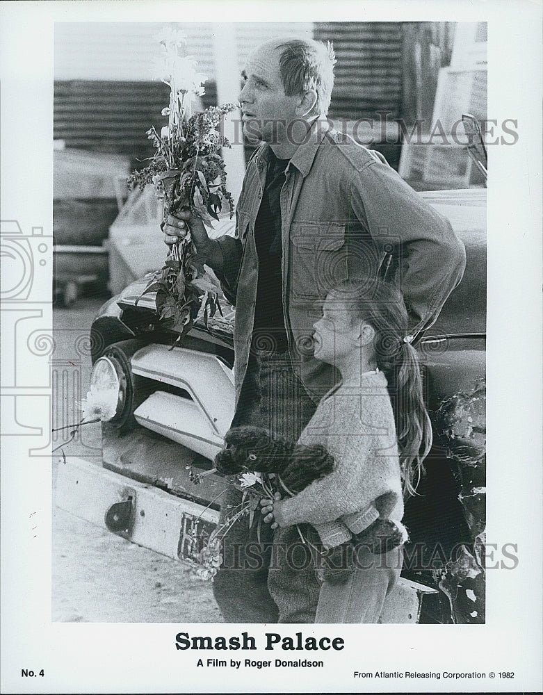 1982 Press Photo  Bruno Lawrence and Greer Robson in &quot;Smash Palace&quot; - Historic Images