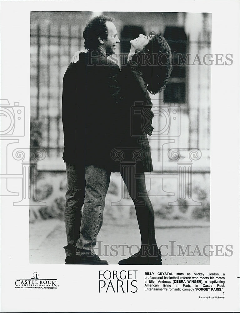 1995 Press Photo Actors Billy Crystal And Debra Winger In Film "Forget Paris" - Historic Images