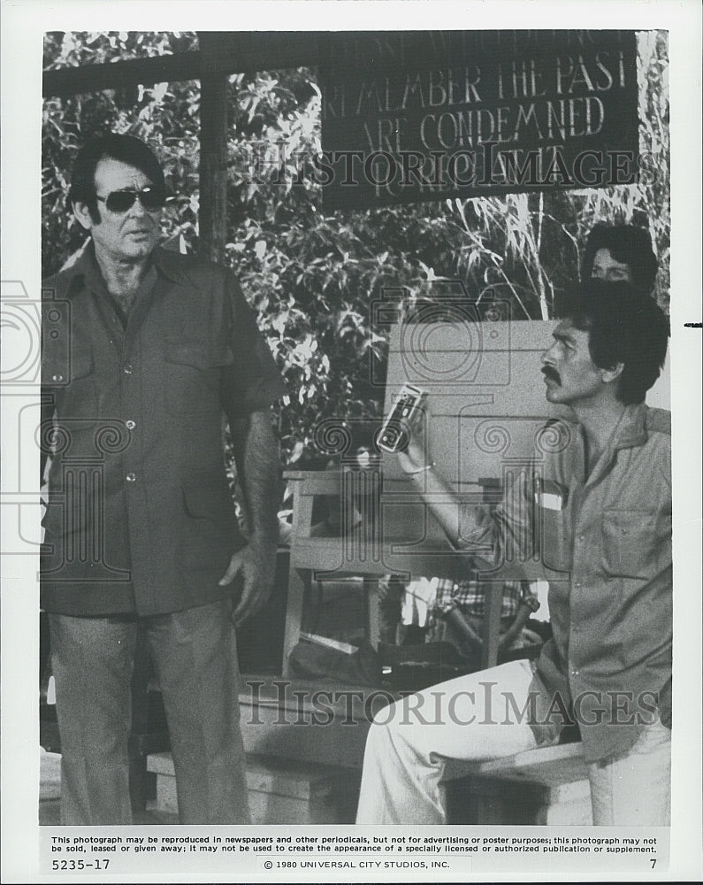 1980 Press Photo  Stuart Whitman And Oscar Lancer In "Guyana Cult Of The Damned" - Historic Images