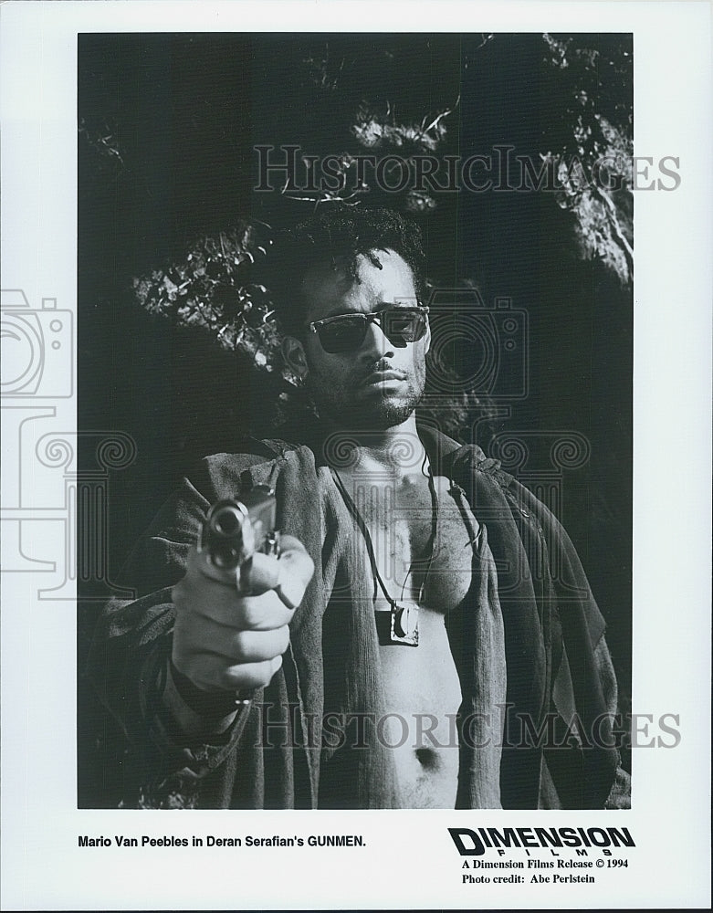 1994 Press Photo Actor Mario Van Peebles Starring In Action Film &quot;Gunmen&quot; - Historic Images