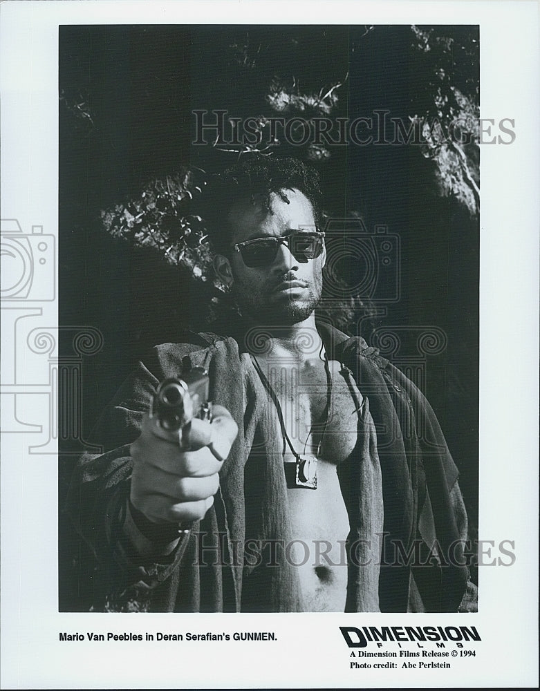 1994 Press Photo Actor Mario Van Peebles Starring In Action Film "Gunmen" - Historic Images