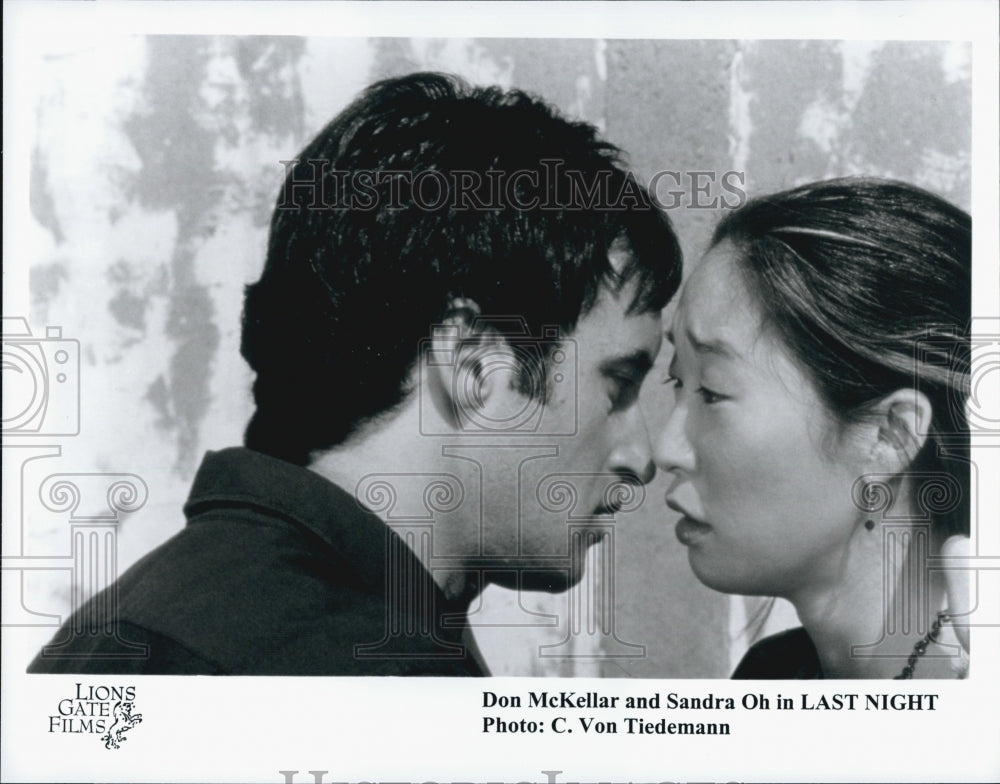 1998 Press Photo Don McKellar, Sandra Oh &quot;Last Night&quot; - Historic Images