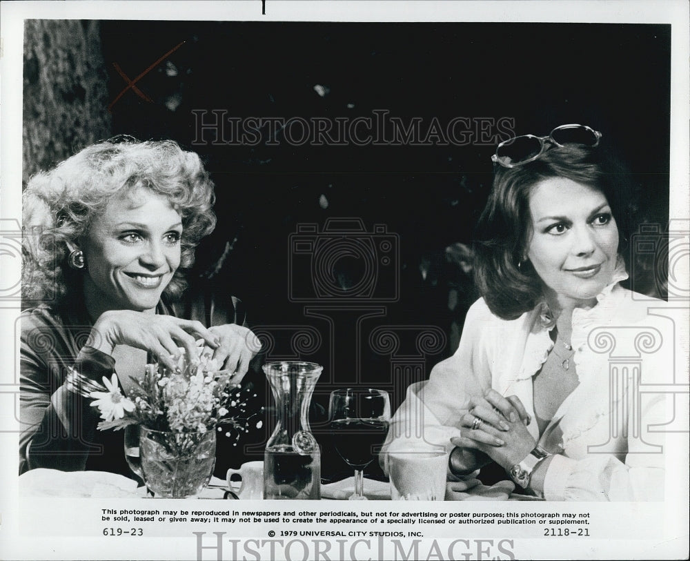 1979 Press Photo Valerie Harper, N. Wood &quot;The Last Married Couple In America&quot; - Historic Images