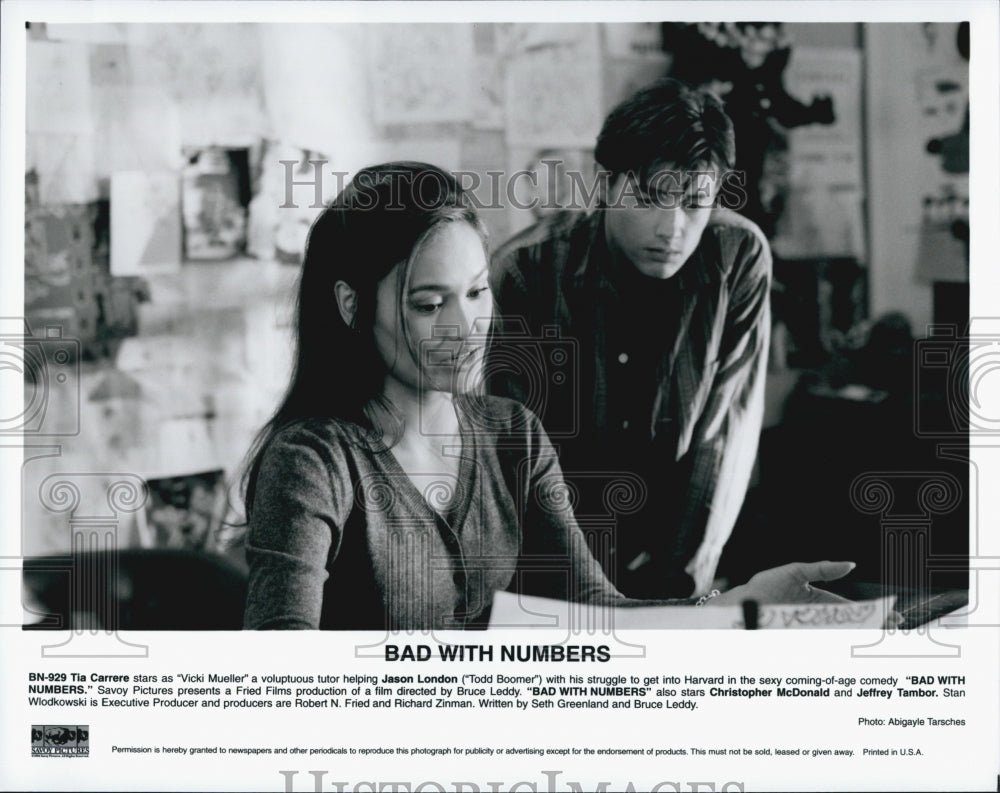 1995 Press Photo Jason London, Tia Carrere &quot;Bad With Numbers&quot; - Historic Images