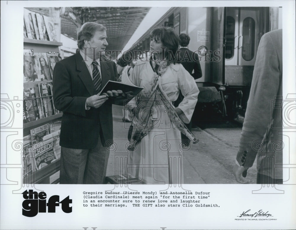 1979 Press Photo Pierre Mondy, Claudia Cardinale "The Gift" - Historic Images