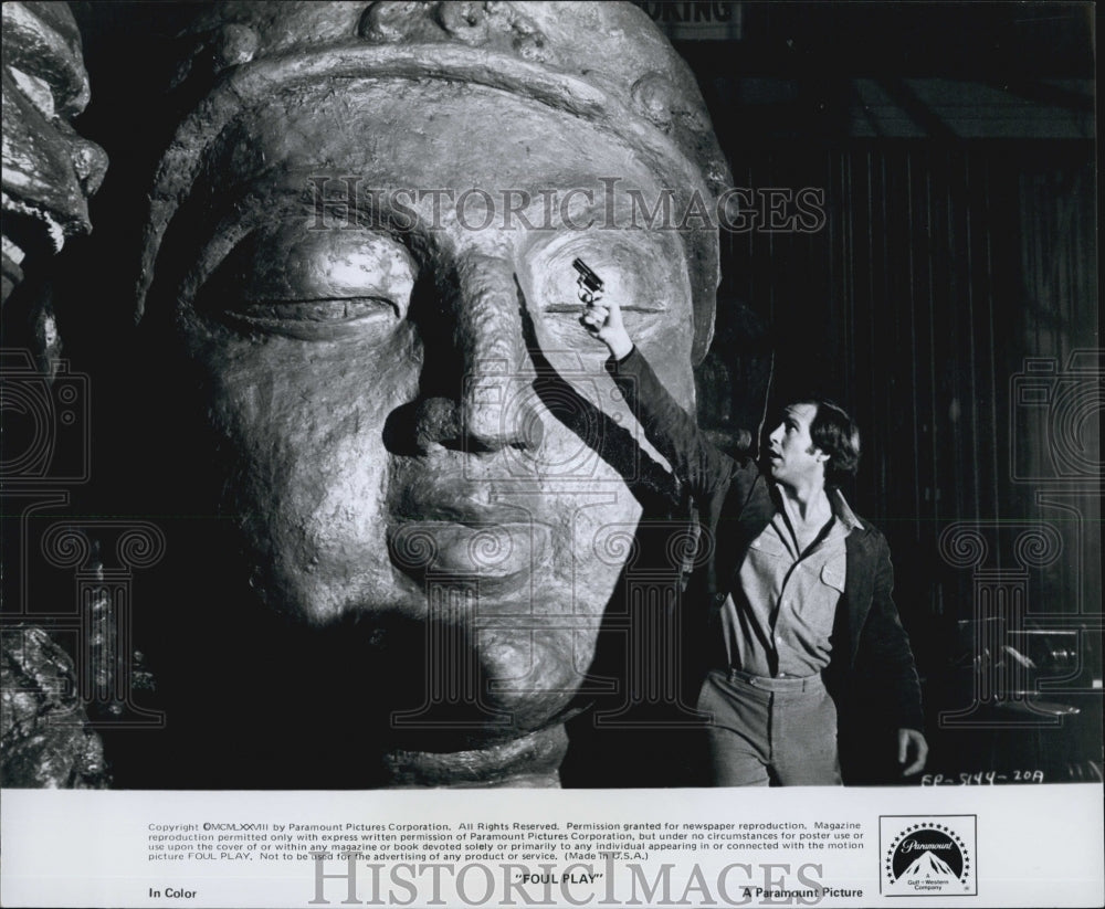 1983 Press Photo Actor Chevy Chase Starring In Comedy Thriller Film "Foul Play" - Historic Images