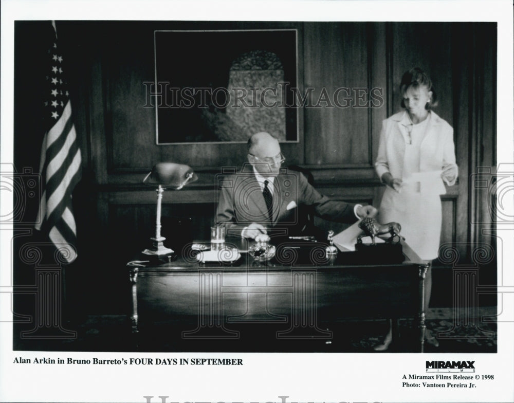 1998 Press Photo "Four Days in September" starring Alan Arkin - Historic Images